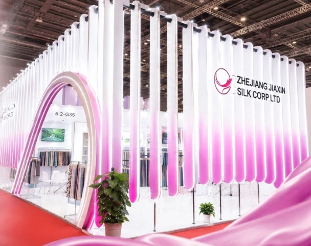 ZHEJIANG JIAXIN SILK Untuk Mempamerkan Fabrik Sutera & Pakaian Premium Di Int...
